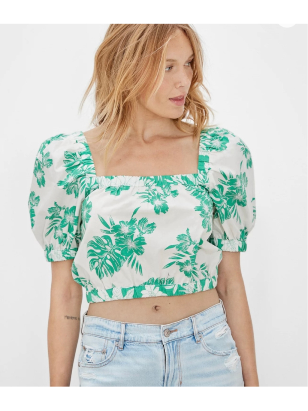 American Eagle Medium White Green Floral Puff Sleeve Crop Top shirt